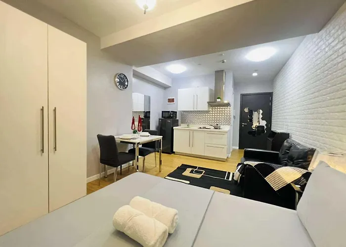 Отель Budget At Acqua Private Residences In Mandaluyong - Rockwell & Pasig River View 3*