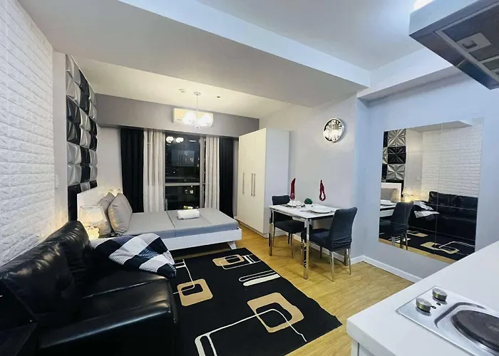 Отель Budget At Acqua Private Residences In Mandaluyong - Rockwell & Pasig River View