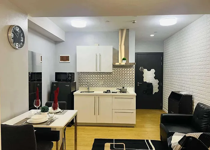 Отель Budget At Acqua Private Residences In Mandaluyong - Rockwell & Pasig River View